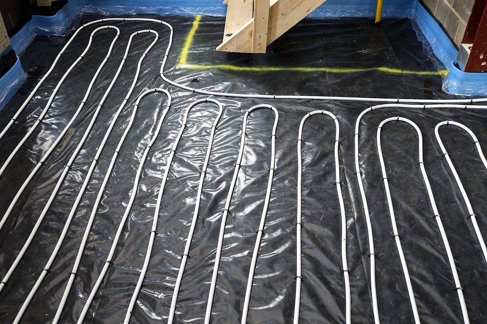 Underfloor heating pipework laid over insulation and membrane before screeding
